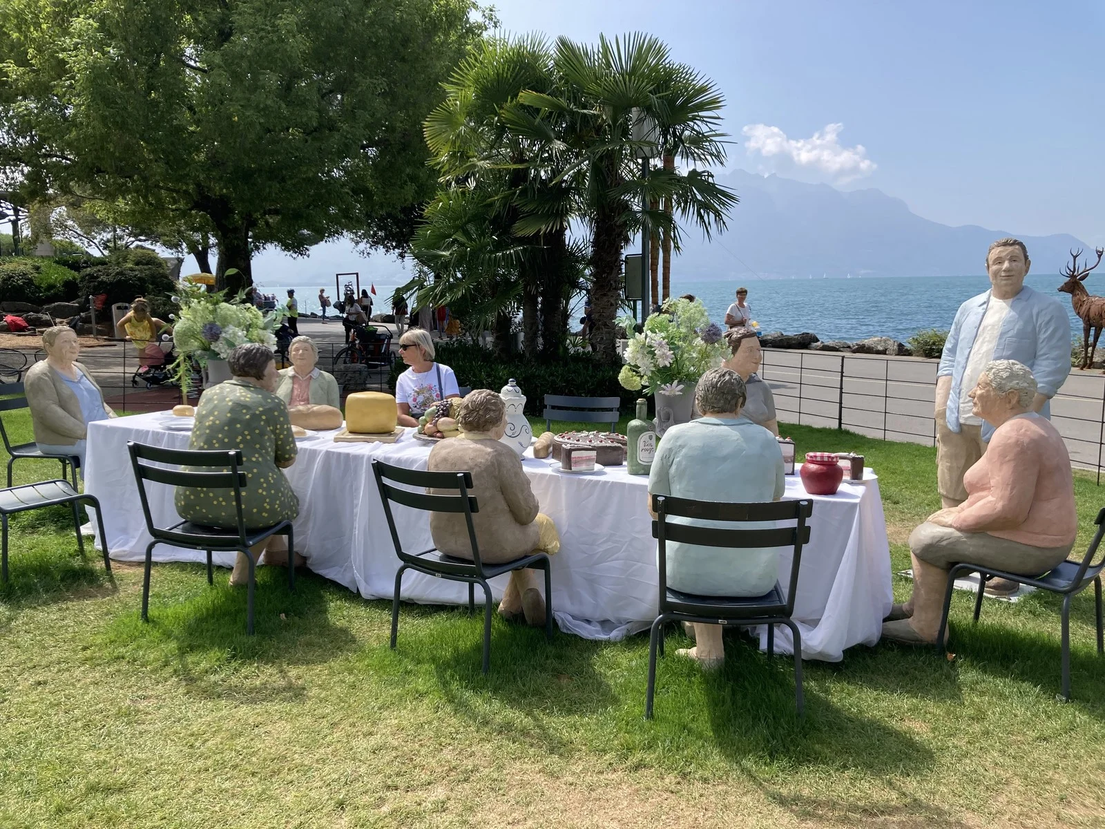 Repas de famille au bords du lac