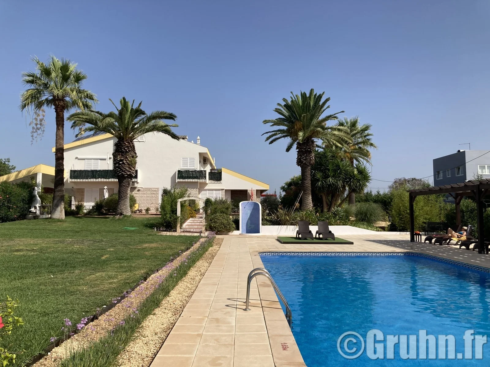 https://www.tavira-vacations.com/